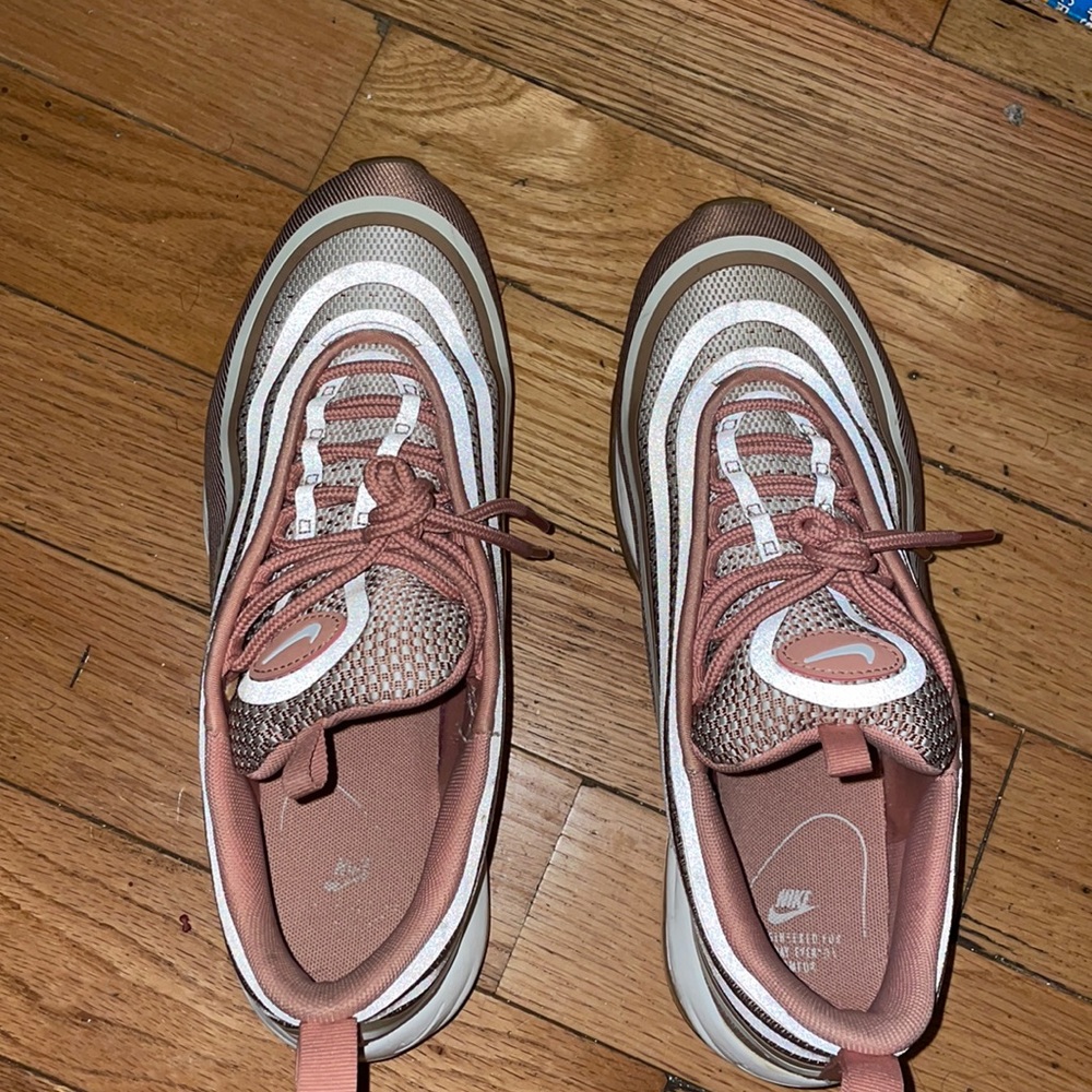 NIKE AIR MAXES